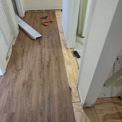 Instalación de piso nuevo por Firenova