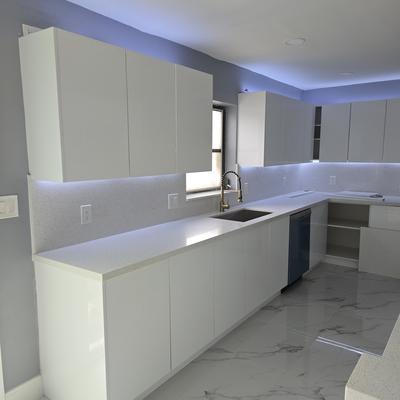 Vista de remodelación de cocina terminada