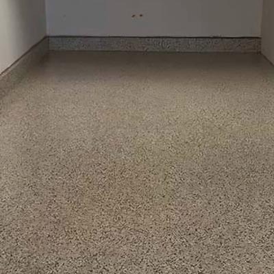 Acabado de piso de epoxi con hojuelas